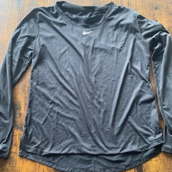 Black, long sleeve Nike dry fit size small adult - Picture 3 of 3